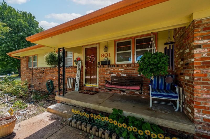 801 E Park Lane Ct, Derby, KS 67037