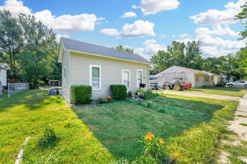 710 Chestnut, Halstead, KS 67056