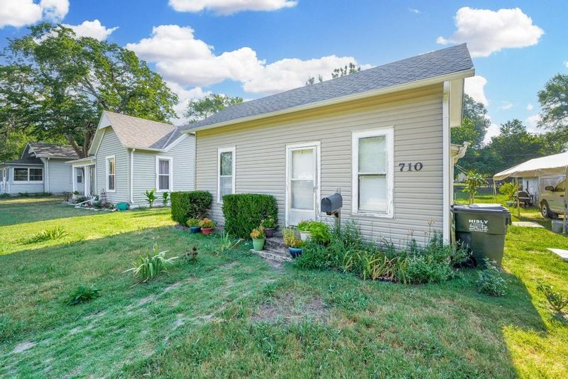 710 Chestnut, Halstead, KS 67056