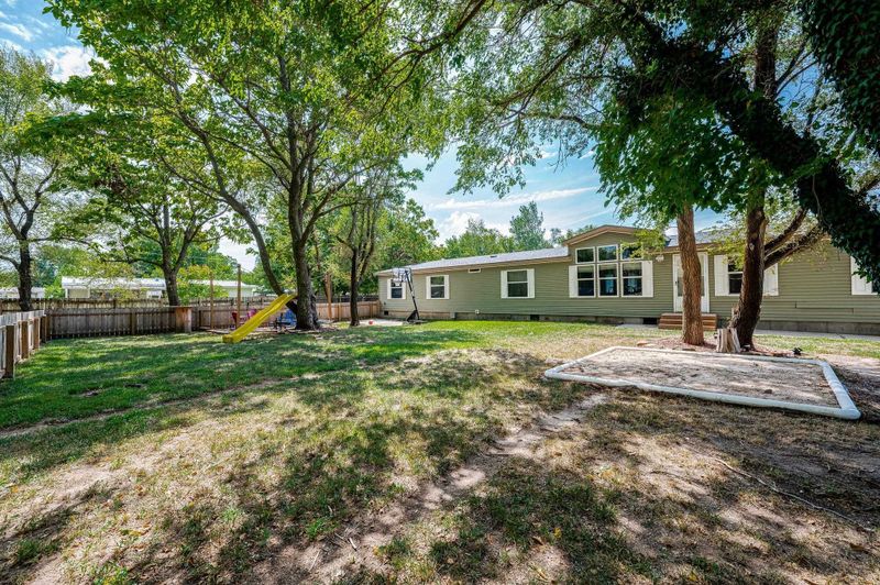 320 N Phelps Ave, Bentley, KS 67016