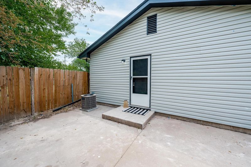 2450 S Saint Clair Ave, Wichita, KS 67217
