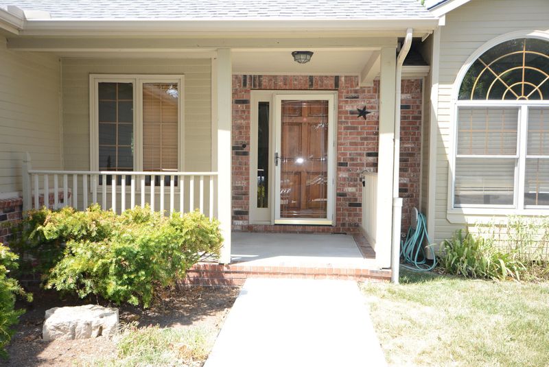 10202 E Lincoln St, Wichita, KS 67207