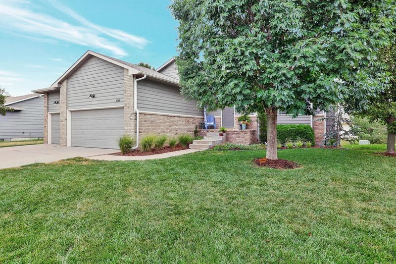 1718 N Pear Tree Ct, Andover, KS 67002
