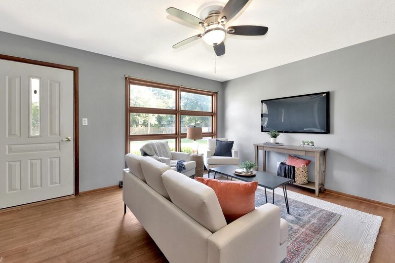 211 E Meadowlark Blvd, Derby, KS 67037
