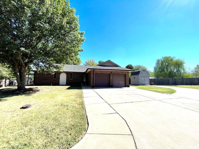 8 Frontier Ln, Rose Hill, KS 67133