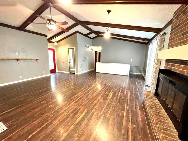 8 Frontier Ln, Rose Hill, KS 67133