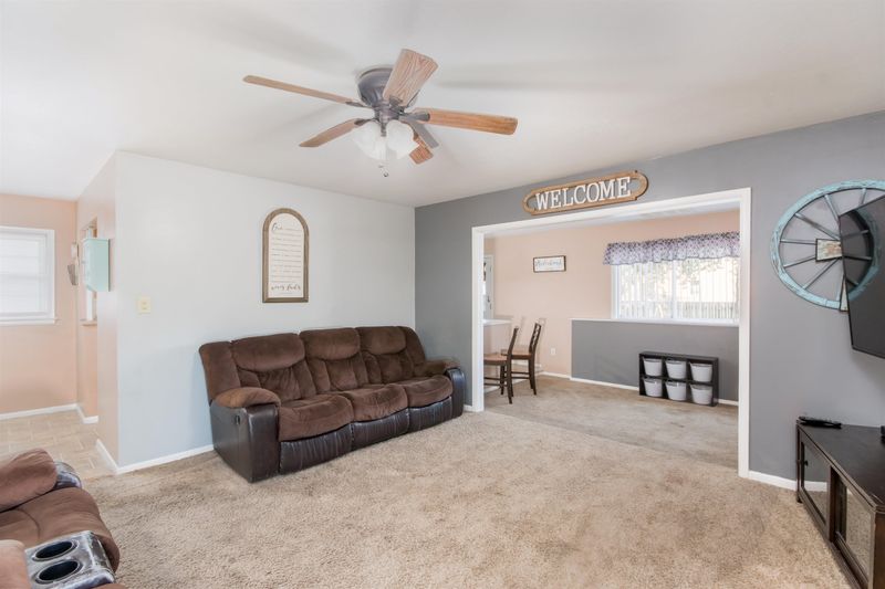 723 S Riverview Ave, Derby, KS 67037