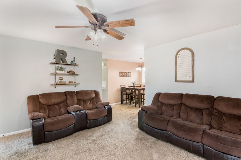 723 S Riverview Ave, Derby, KS 67037
