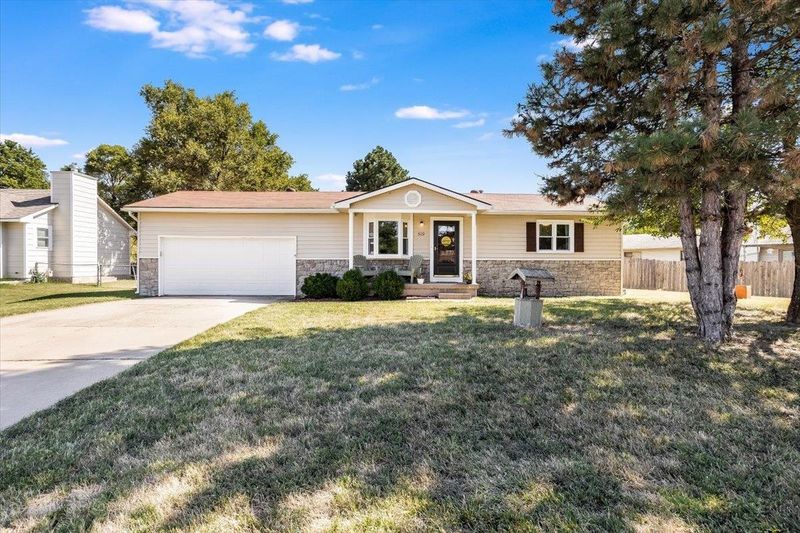 309 Harvest Ln, Maize, KS 67101