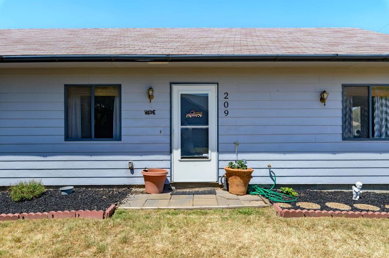 209 N Queen St, Maize, KS 67101