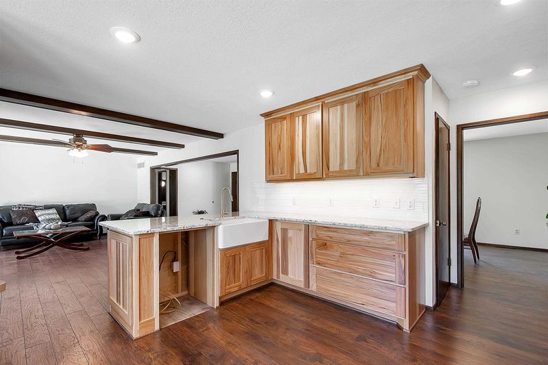 612 S Maize Rd, Wichita, KS 67209