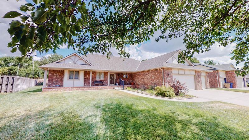 1314 W Elm St, Andover, KS 67002