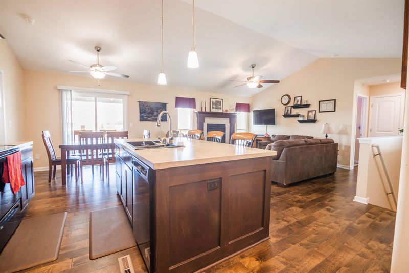 2401 E Summerwood Cir, Goddard, KS 67052