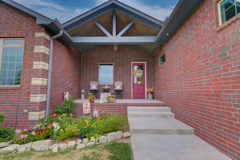 3704 Lakeshore Dr, Winfield, KS 67156