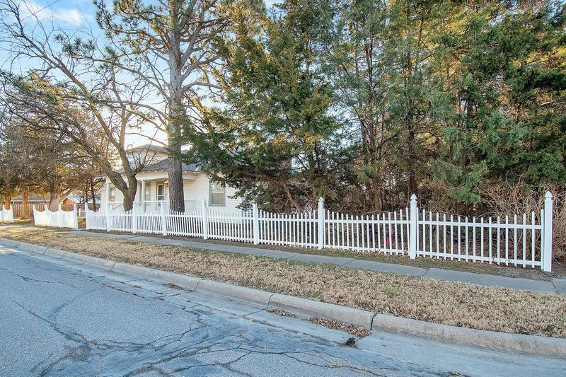207 E 1st Ave, Goddard, KS 67052