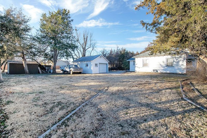 207 E 1st Ave, Goddard, KS 67052
