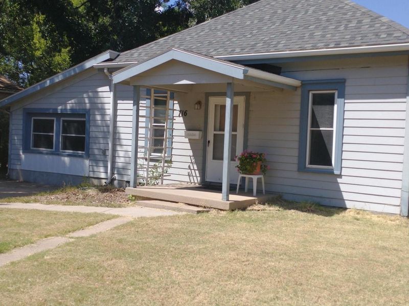 716 E 10th, Newton, KS 67114