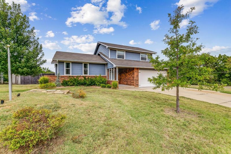 1101 S Meadowhaven Ln, Derby, KS 67037