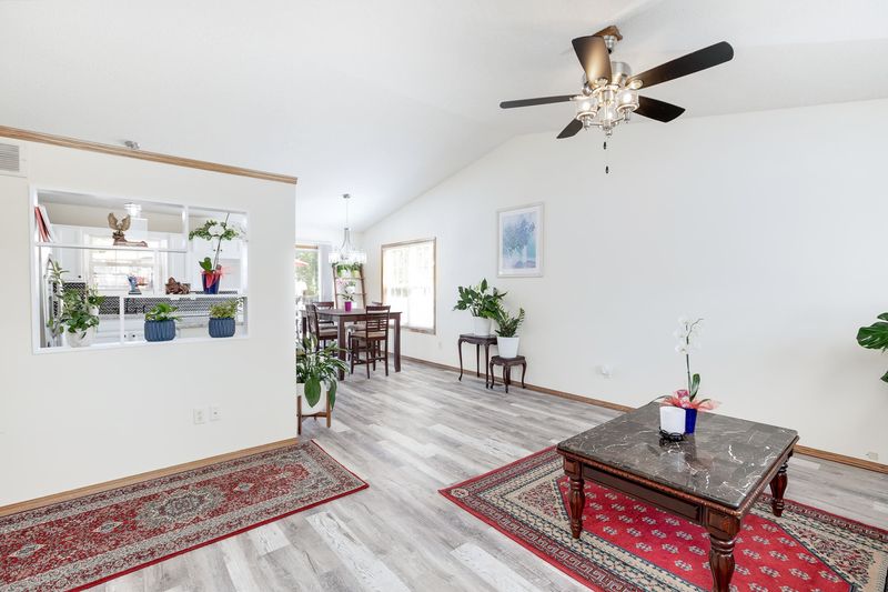 2012 E Osage Rd, Derby, KS 67037