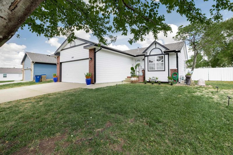 2012 E Osage Rd, Derby, KS 67037