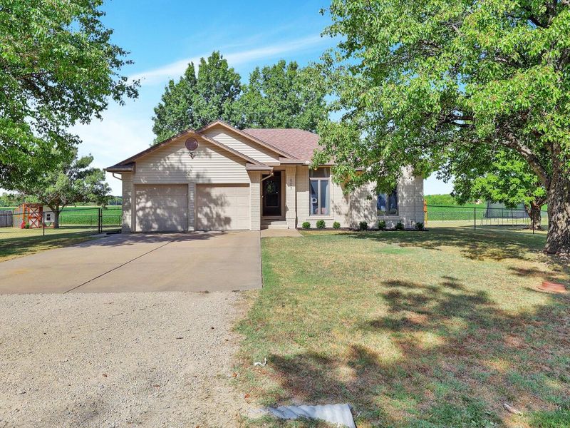 507 Riverview St, Douglass, KS 67039