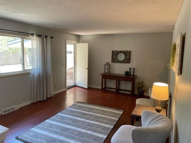 977 N Chipper Ln, Wichita, KS 67212