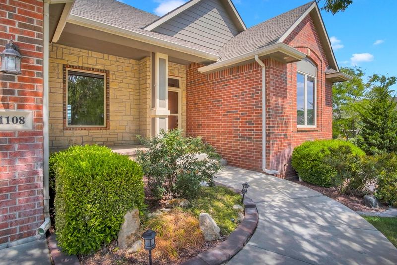 1108 E Waterview Dr, Andover, KS 67002