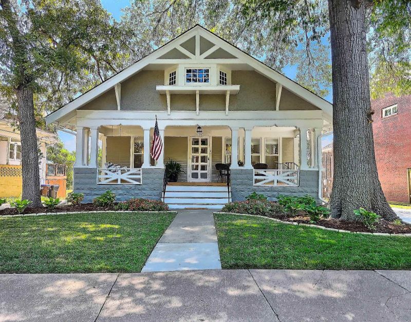 232 Circle Dr, Wichita, KS 67218