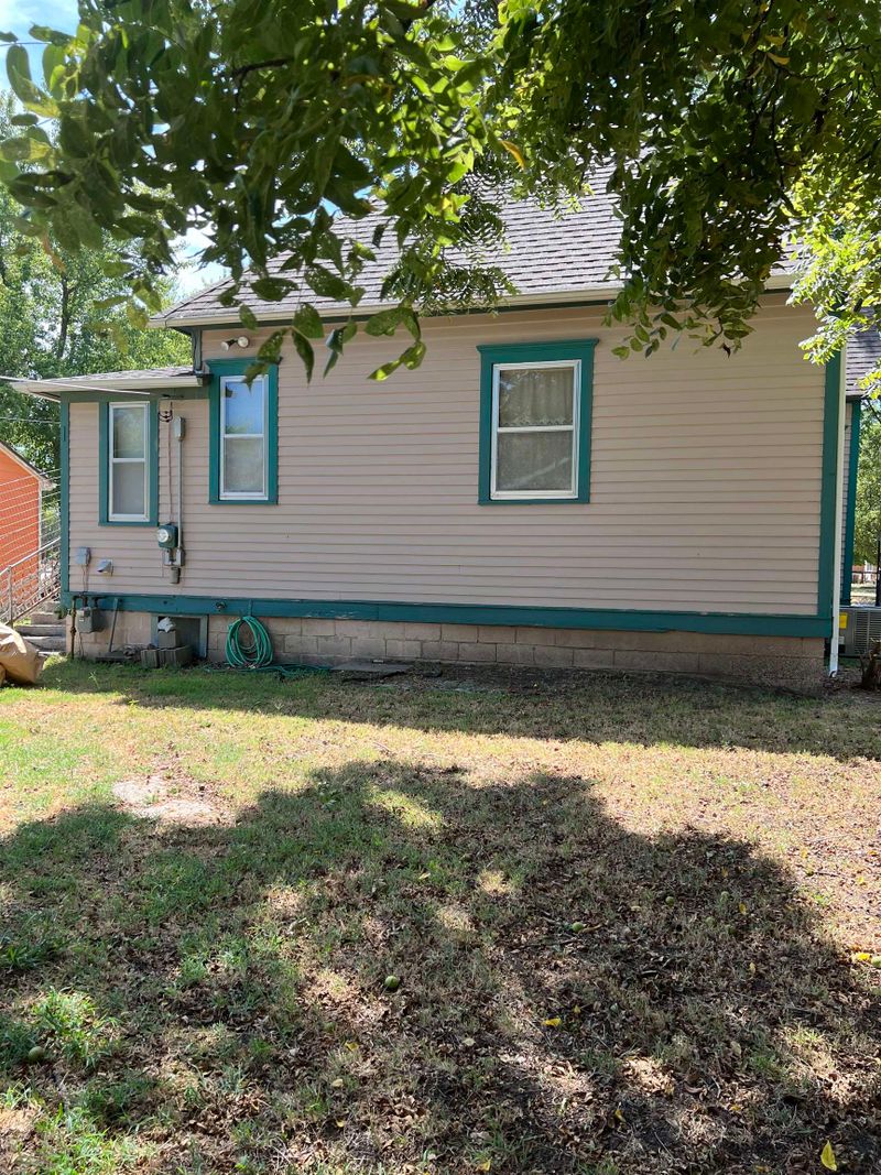 618 E Broadway St, Newton, KS 67114