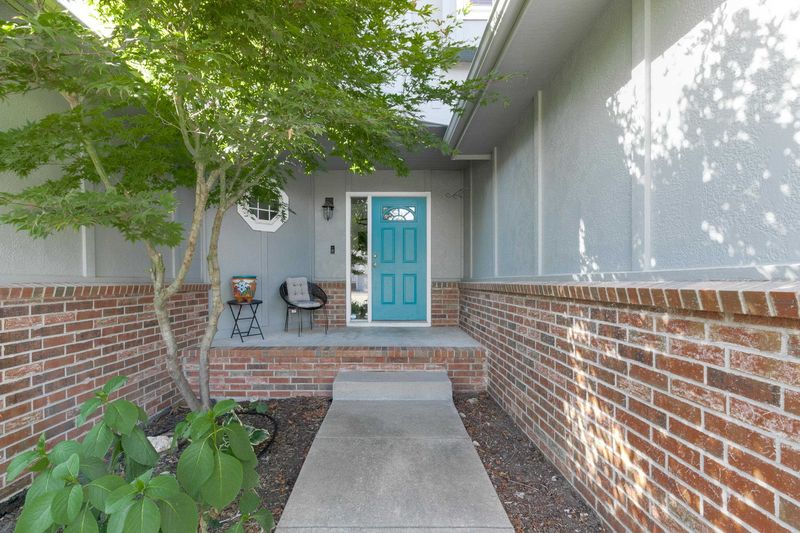 405 E Lakecrest Dr, Andover, KS 67002