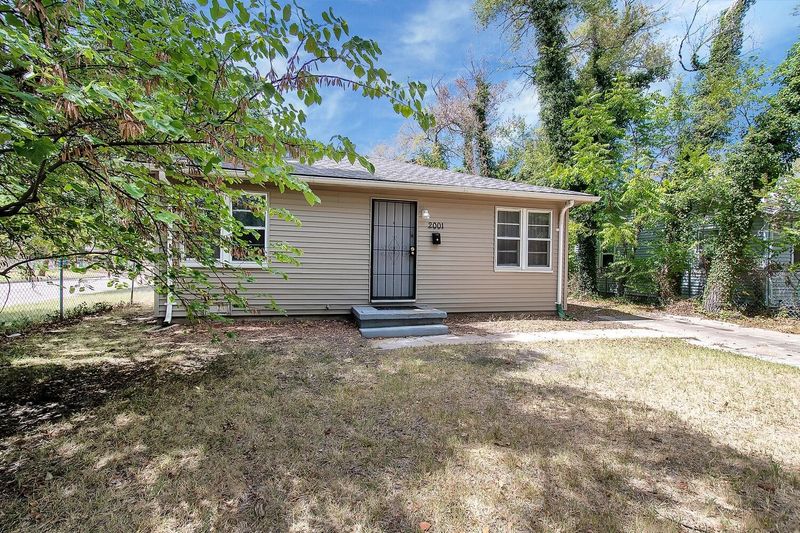 2001 N Piatt Ave, Wichita, KS 67214