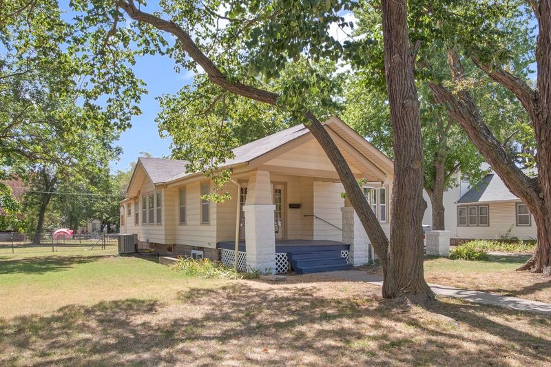 1009 E Broadway St, Newton, KS 67114