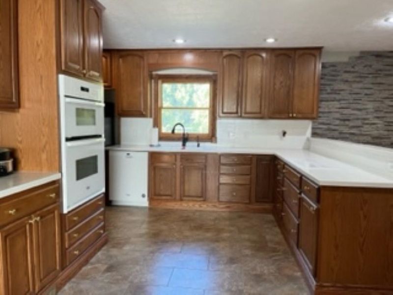 626 Park Ln, Moundridge, KS 67107