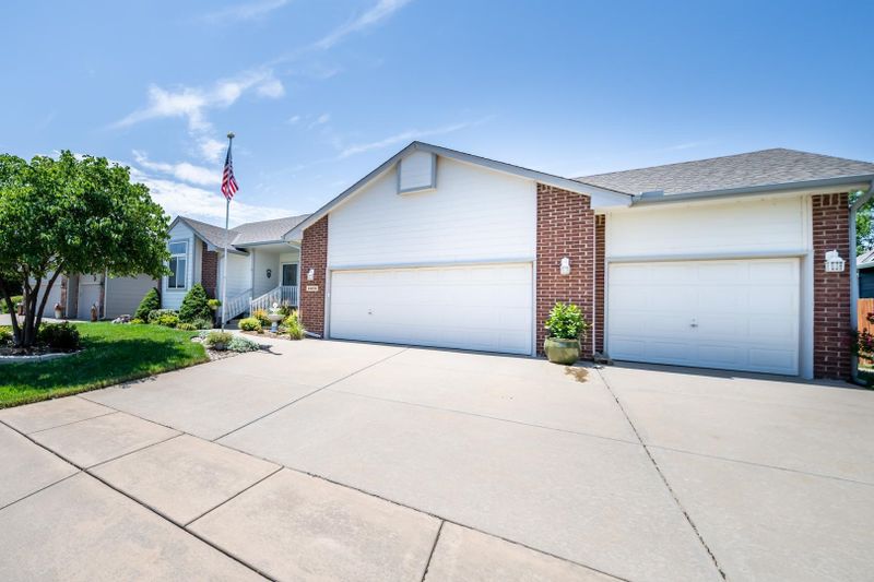 4406 E Eagles Landing St, Wichita, KS 67220