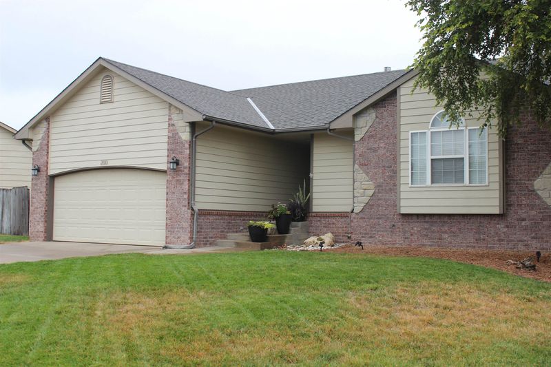 200 E Stone Path St, Derby, KS 67037