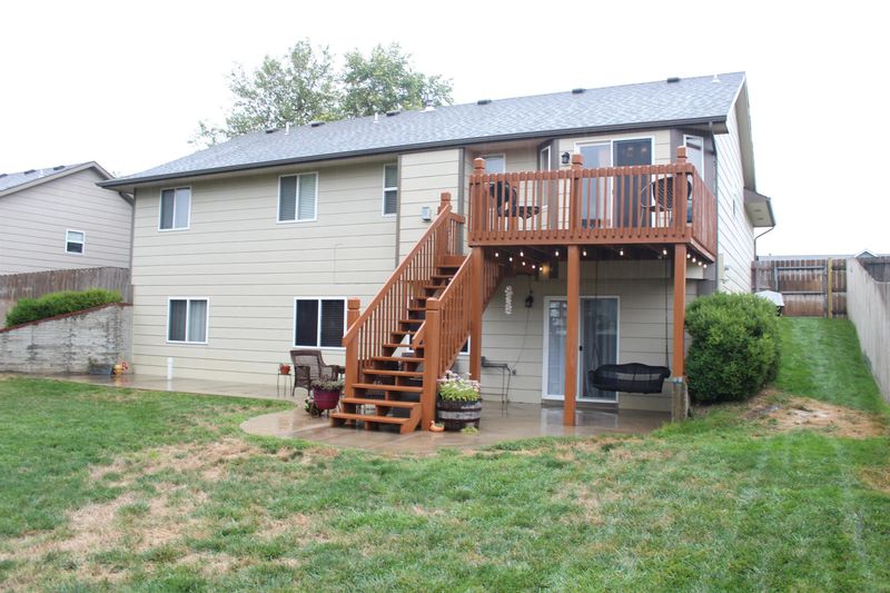 200 E Stone Path St, Derby, KS 67037