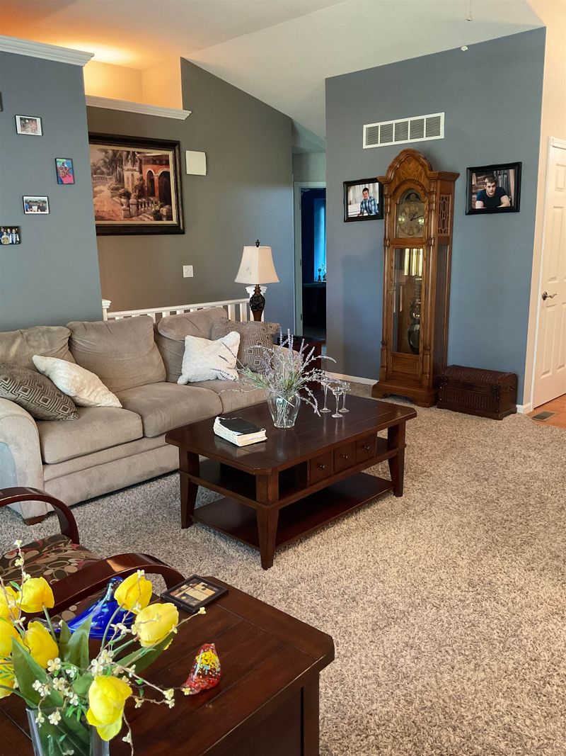 1215 Redbud Ct, Halstead, KS 67056
