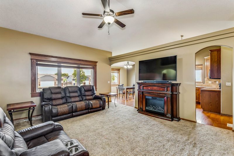 576 Bob White Ct, Cheney, KS 67025