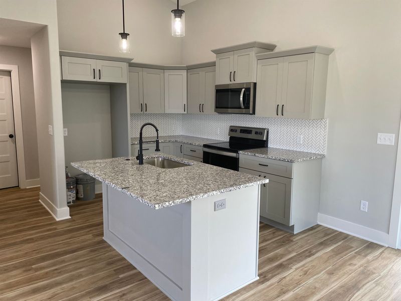8593 E Cherrywood Ct, Bel Aire, KS 67226