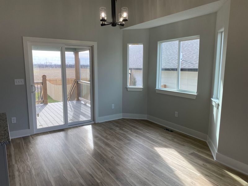 8593 E Cherrywood Ct, Bel Aire, KS 67226