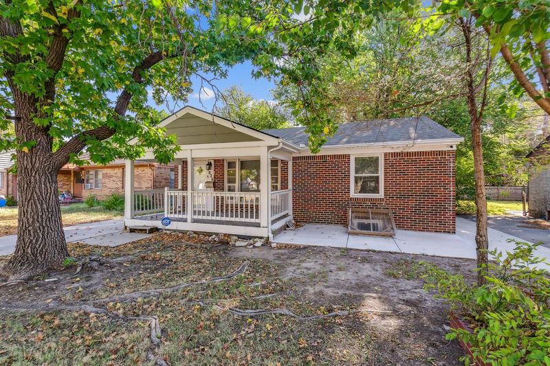 1826 Windsor St, Wichita, KS 67218