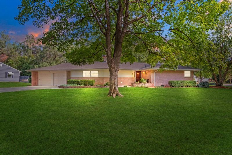 13 Circle Dr, Newton, KS 67114