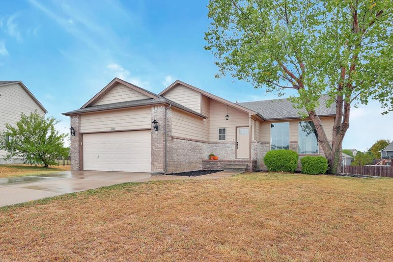 1211 N Pine St, Goddard, KS 67052