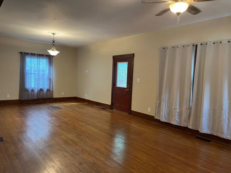625 E 7th St, Newton, KS 67114