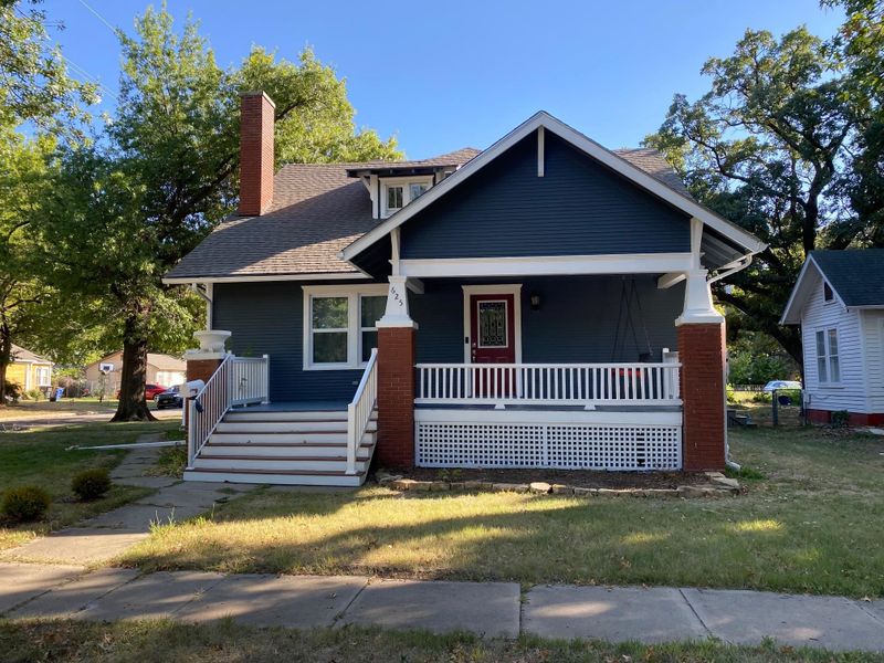 625 E 7th St, Newton, KS 67114