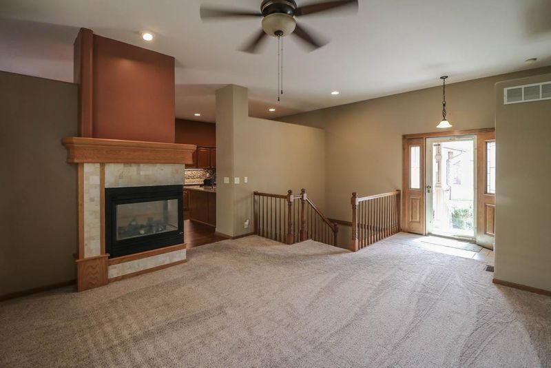 1418 E Hiddenridge Ct, Derby, KS 67037