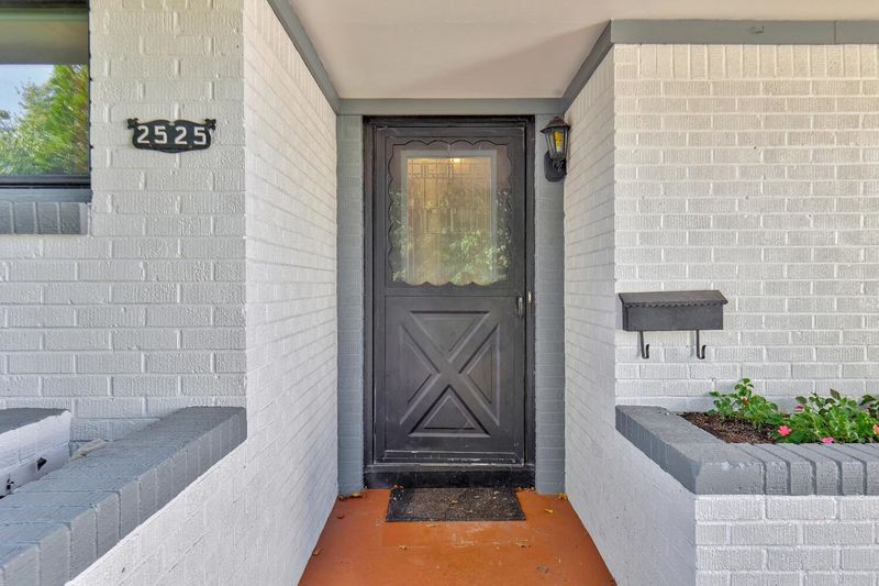 2525 Manhattan, Wichita, KS 67204