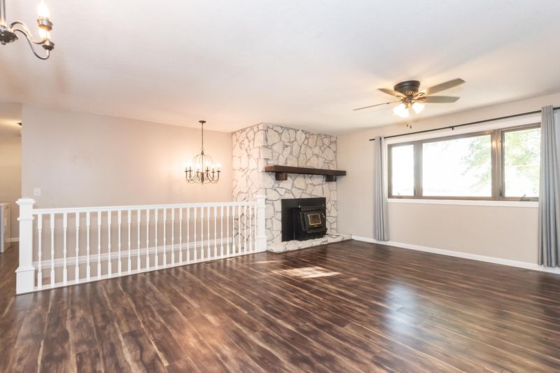 915 N Garfield St, Cheney, KS 67025