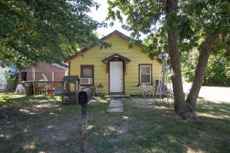 113 E Market St, Burrton, KS 67020