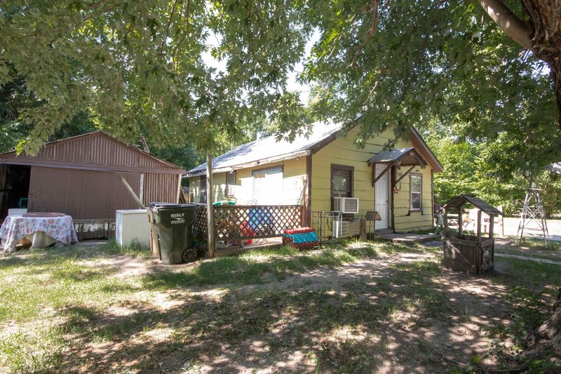 113 E Market St, Burrton, KS 67020